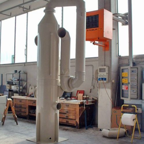 Vertical scrubber or venturi scrubber